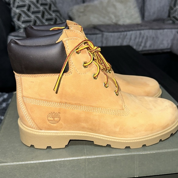 Timberland Youth Classic 6-Inch Waterproof Boots. - Picture 4 of 11